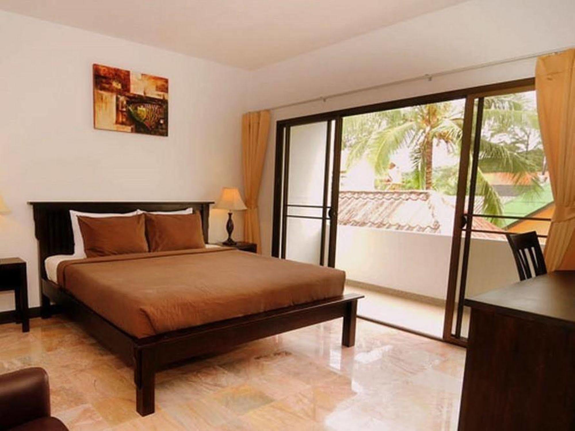 Kamala Beachfront Apartment Praia de Kamala Exterior foto